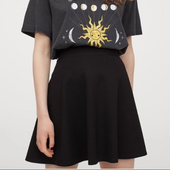 ๐H&M Black Size Large Ladies Short Skirt With Back Zipper - Picture 1 of 9